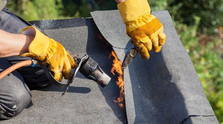 Professional gutter cleaning in Martinsburg, MO